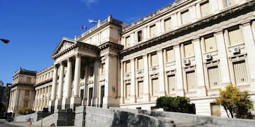 La muerte de una joven empleada por COVID-19 conmueve al Palacio de Justicia\u002E