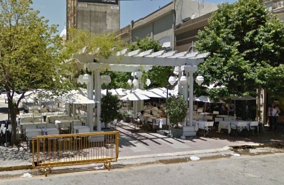 Dos hombres fueron detenidos por robar la propina de una mesa en un bar de la peatonal