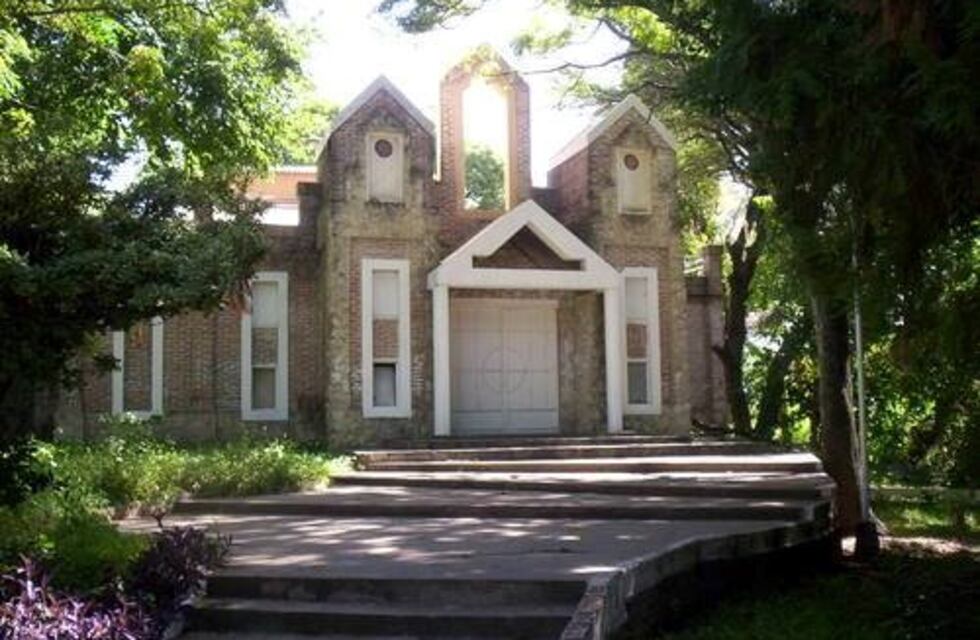 Ingresaron a robar al Gloria Montoya y atacaron al sereno