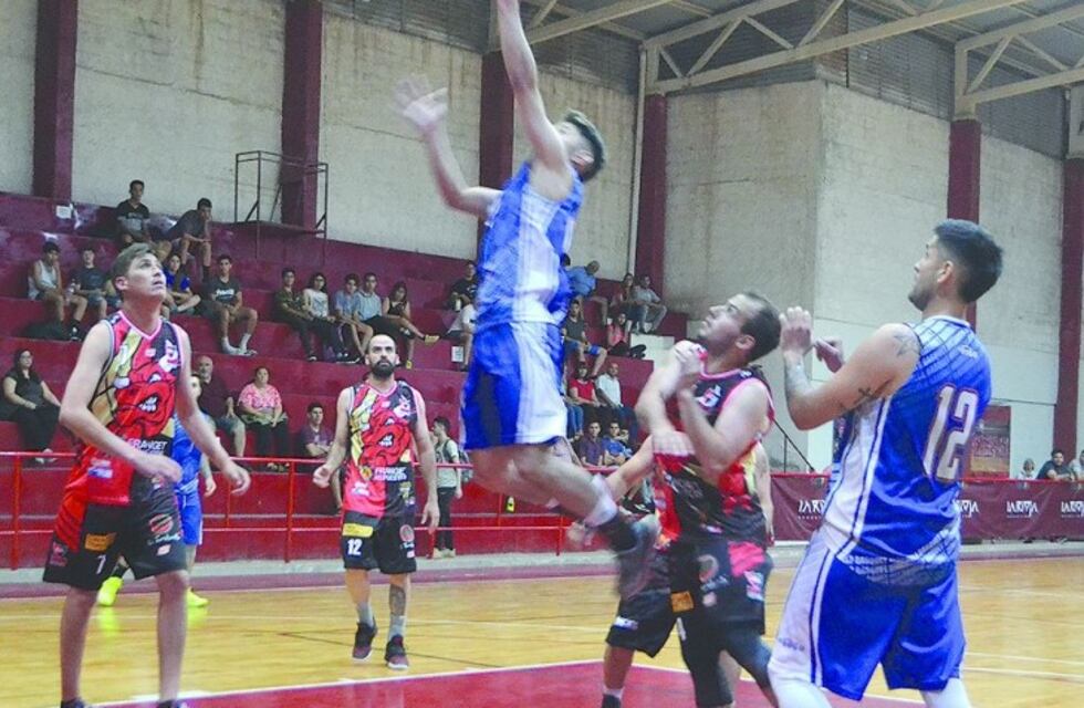 Básquet Riojano: Riachuelo y Facundo ganaron para avanzar a las semifinales