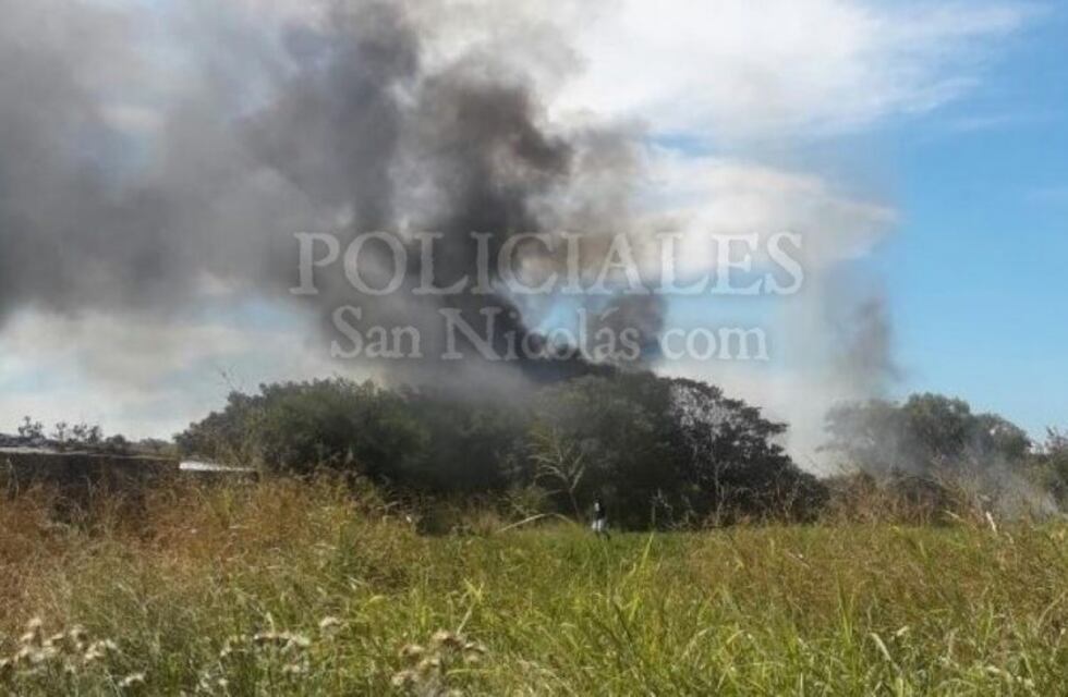 Ardió un descampado en zona sur y el fuego casi alcanza a una vivienda
