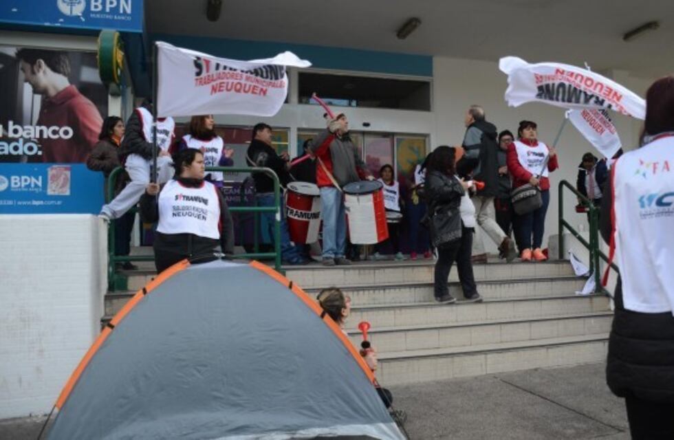 SITRAMUNE cortará rutas por los obreros despedidos