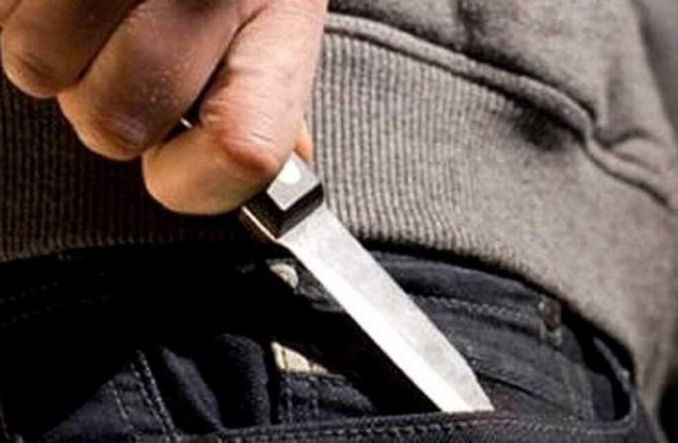 Cortaron a una mujer en sus brazos para robar 1700 dólares