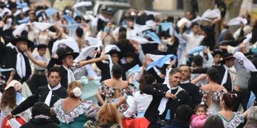 El pericón se bailó en todos los actos que se realizaron en los departamentos de Mendoza