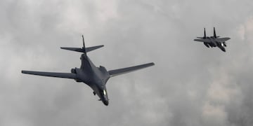 - (Korea, Republic Of), 30/07/2017\u002E- A handout photo made available by the South Korean Air Force shows a US B1-B bomber (L) escorted by a South Korean F-15K fighter (R) as they fly over South Korea, during a 10-hour mission from Andersen Air Force Base, Guam, into Japanese airspace and over the Korean Peninsula, 30 July 2017\u002E The B-1s first made contact with Japan Air Self-Defense Force F-2 fighter jets in Japanese airspace, then proceeded over the Korean Peninsula and were joined by South Korean F-15 fighter jets\u002E The mission is a direct response to North Korea's escalatory launch of intercontinental ballistic missiles\u002E (Corea del Sur, Japón, Estados Unidos) EFE/EPA/SOUTH KOREAN AIR FORCE HANDOUT SOUTH KOREA OUT HANDOUT EDITORIAL USE ONLY/NO SALES