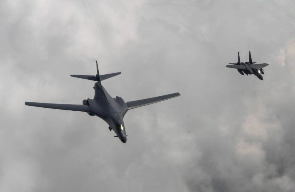 EE.UU. envía bombarderos al mar de Corea en respuesta al nuevo ensayo misilístico norcoreano