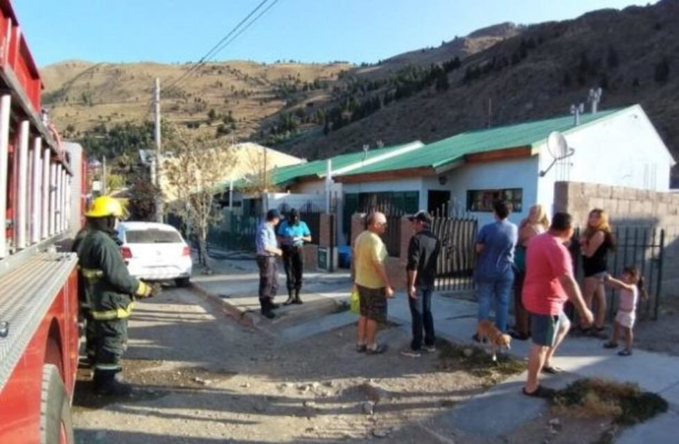 Se incendió un departamento, bomberos acudieron a combatir las llamas