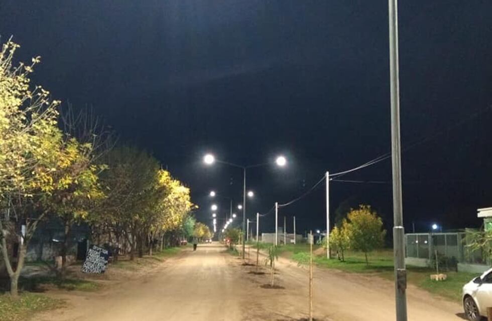 Colonia Caroya inauguró nuevas luminarias led en B° Giachini