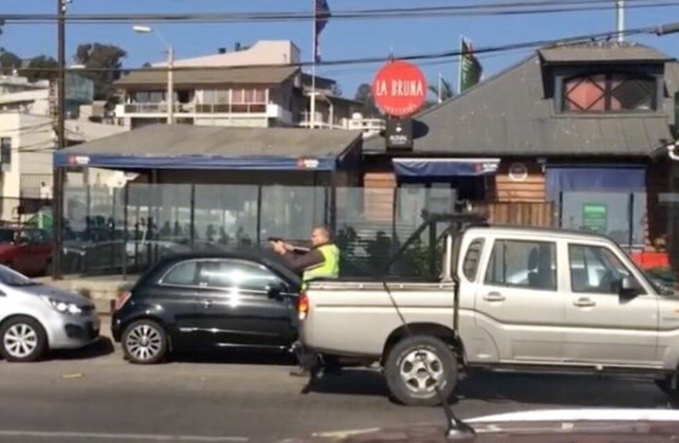 Un estadounidense se bajó de su camioneta y disparó contra manifestantes en Chile
