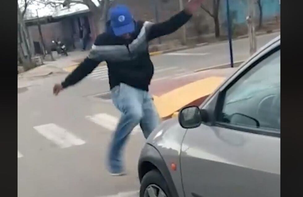 Brutal agresión a una candidata del PJ en un barrio de Godoy Cruz