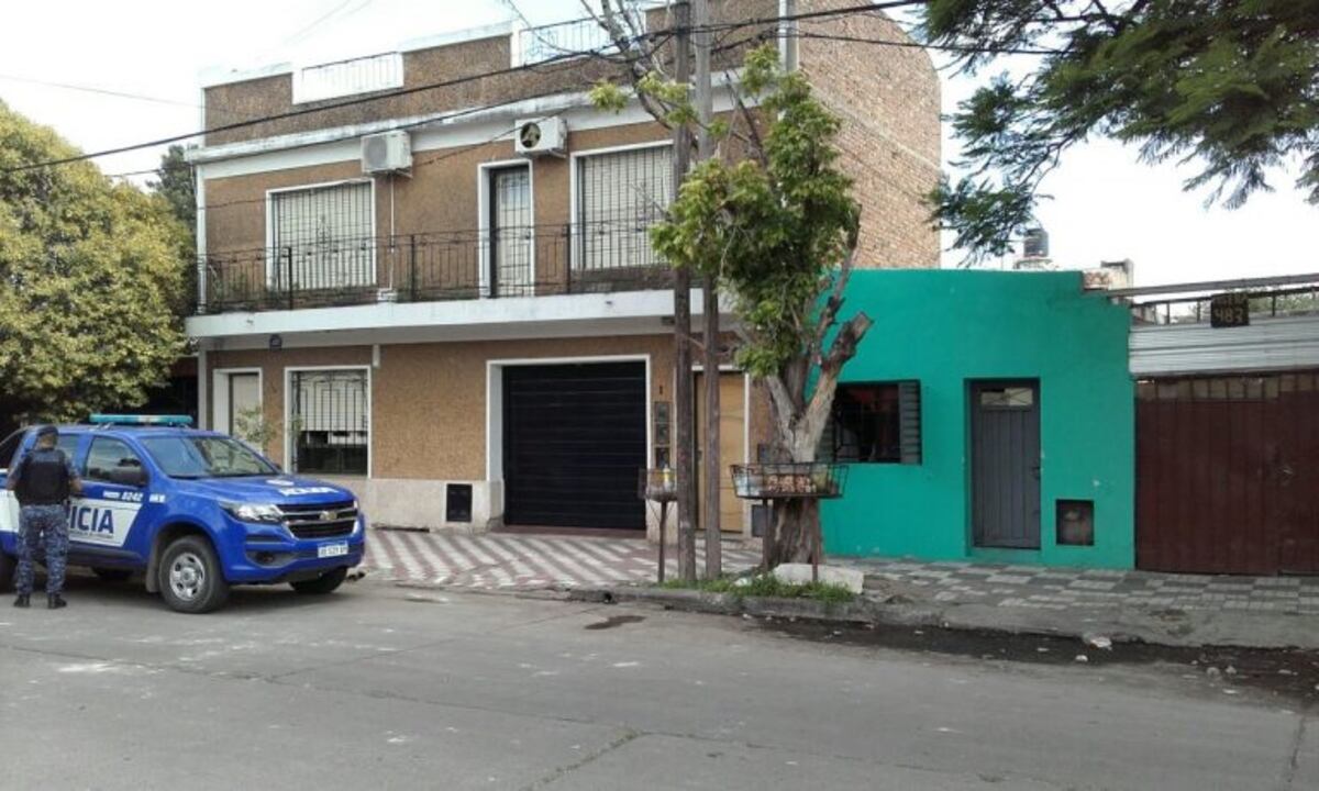 La casa del acusado y desde donde trasladó el cuerpo de Abril en un taxi hasta el baldío abandonado\u002E
