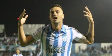 Atlético Tucumán lo dio vuelta y le ganó 2 a 1 a Lanús en el Monumental José Fierro