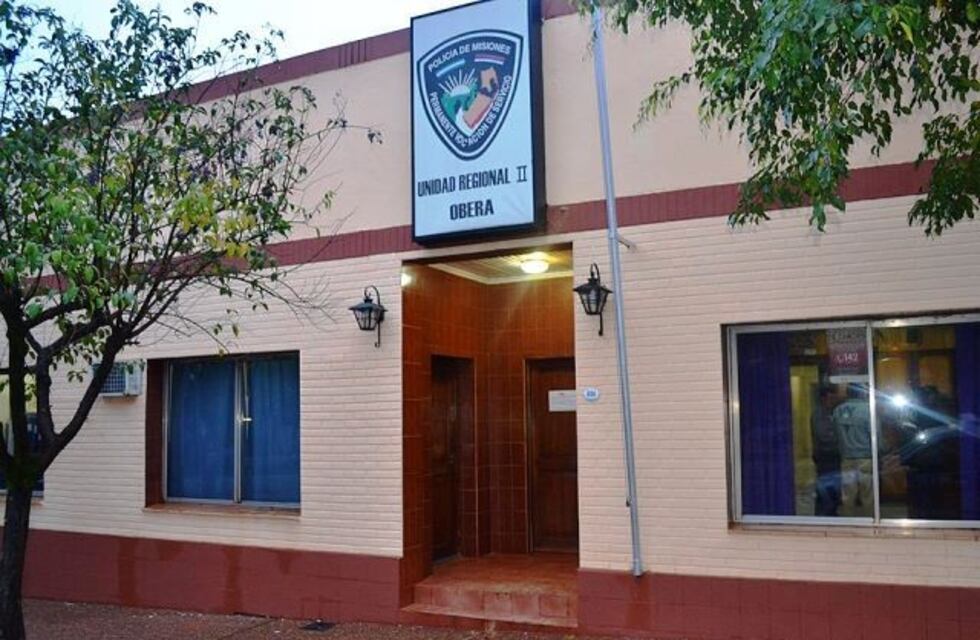 Pareja de policías ladrones detenidos por robo