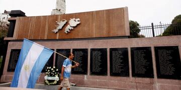 El gobierno repudió el sorteo de la embajada británica