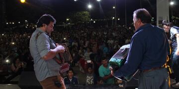 Bullicioso cierre del evento cultural Castelli Baila y Canta\u002E (Web)\u002E