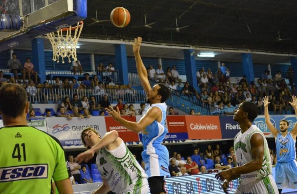 Atenas mejoró en Corrientes pero no le alcanzó