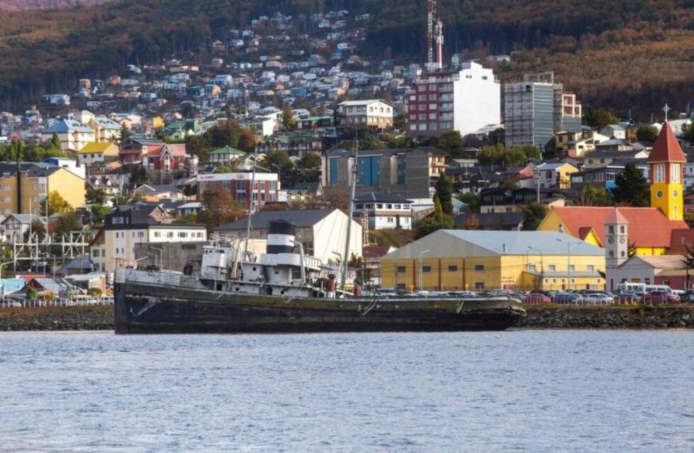 Comenzó la recuperación y puesta en valor del Saint Christopher, varado hace 65 años en Ushuaia