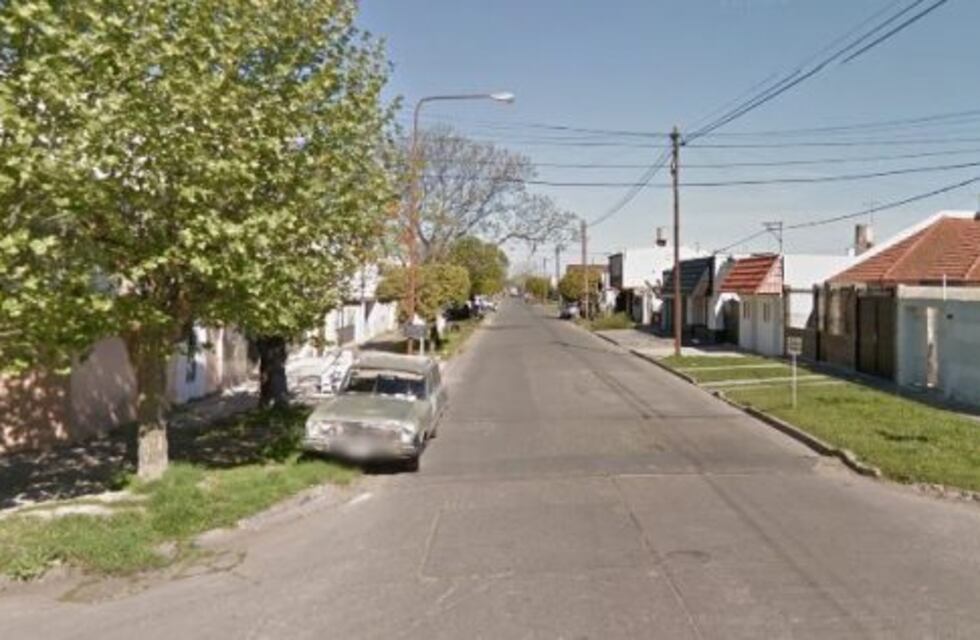 La golpeó y arrastró por el piso para quitarle la cartera