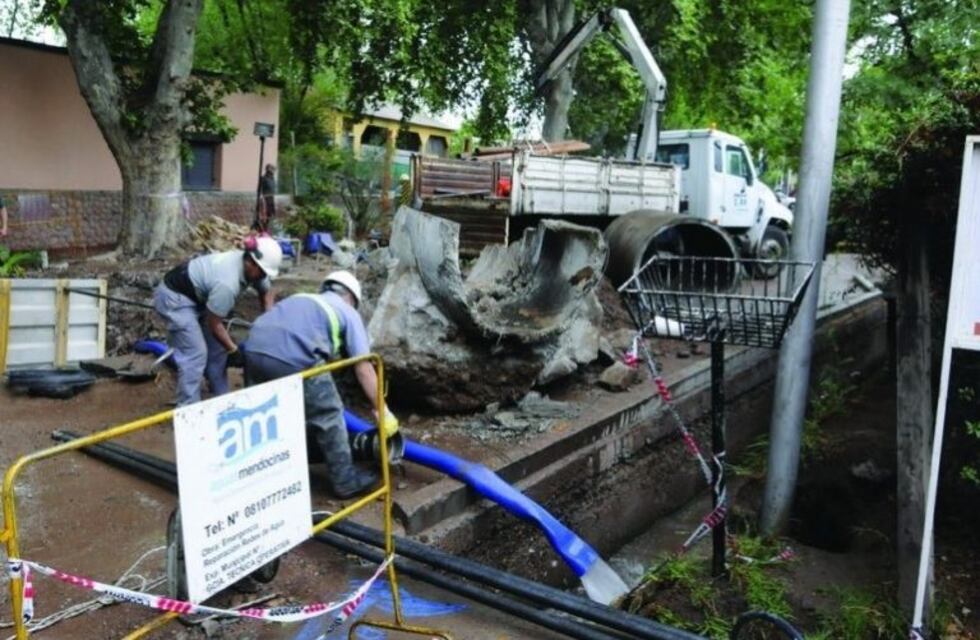 Aysam hace agua: recibe más de 1.500 denuncias diarias por cañerías públicas con pérdidas