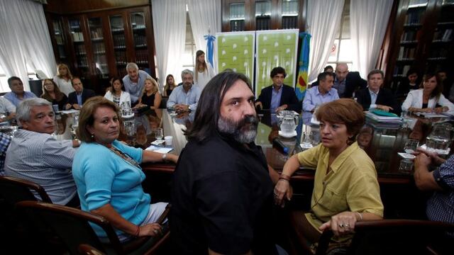 DYN14, LA PLATA, 03/03/2017, REUNION DE GREMIOS DOCENTES CON AUTORIDADES DEL GOBIERNO DE LA PCIA DE BS AS, PARA TRATAR EL TEMA SALARIA Y EL COMIENZO DE CLASES. FOTO:DYN/SALVADOR SANTIAGO.