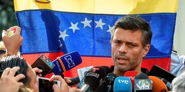(FILES) In this file photo taken on May 02, 2019, Venezuelan high-profile opposition politician Leopoldo Lopez speaks outside the Spanish embassy in Caracas, where he sought refuge since claiming to have been freed from house arrest two days ago by rebel military personnel\u002E - Leopoldo Lopez, a key Venezuelan opposition figure who has been holed up at the Spanish ambassador's residence in Caracas for the past 18 months, has left the embassy and fled the country, his father told AFP on October 24, 2020\u002E (Photo by Juan BARRETO / AFP)