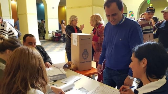 Juan Manuel Llamosas votó en Río Cuarto\u002E