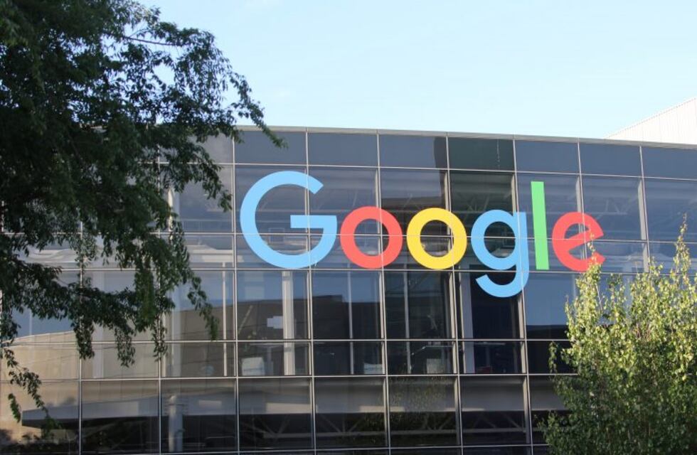 Medios latinoamericanos avanzan en la idea de cobrar a Facebook y Google por el uso de sus contenidos