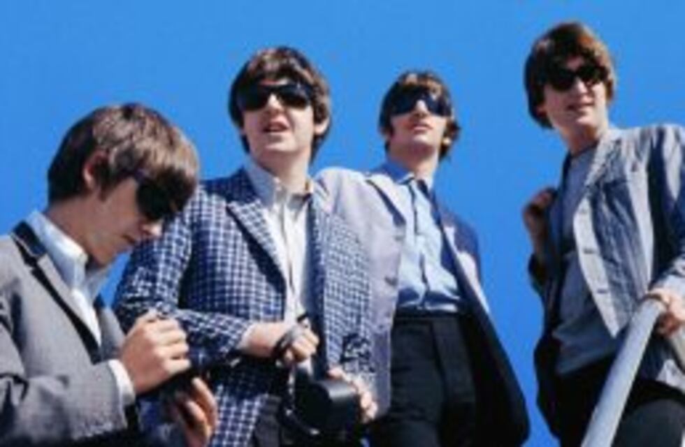 Proyección de documentales musicales y bandas en vivo en los galpones