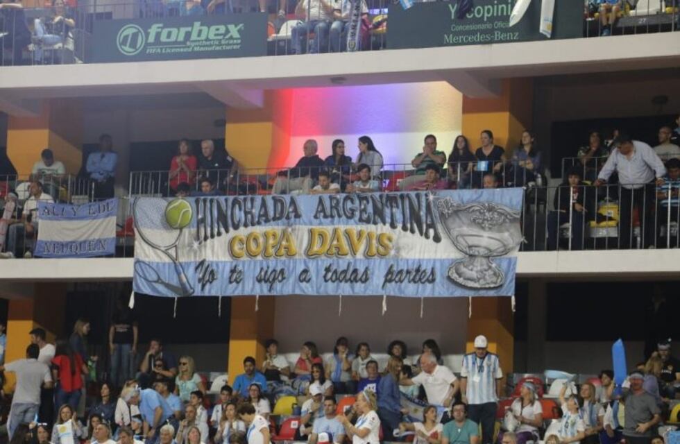 La barra que sigue al equipo argentino de la Davis, en San Juan