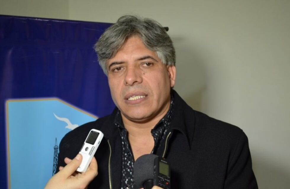 No trabaja, cobra $400.000 y pide 38 millones de pesos