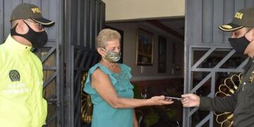 La mujer a la que le robaron el celular, logro recuperarlo gracias a la Policía\u002E (El Tiempo)