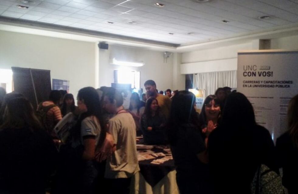 Gran concurrencia de jóvenes en la Expo Carreras