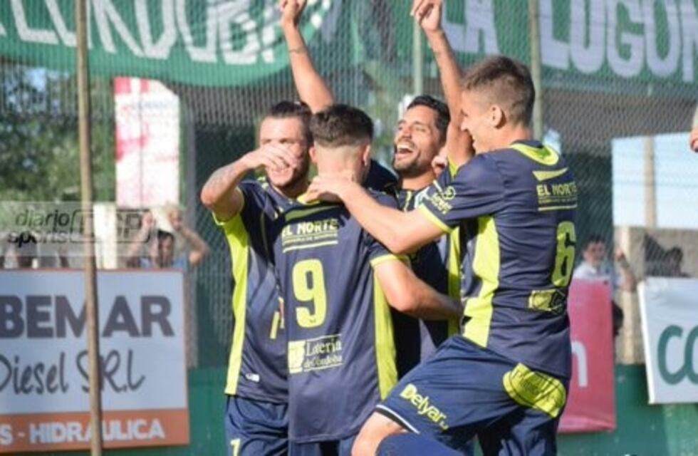 Dos punteros en la zona de Racing en el Federal A