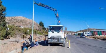 Luminarias LED en el camino Roque González