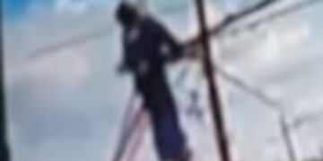 Operario muere electrocutado