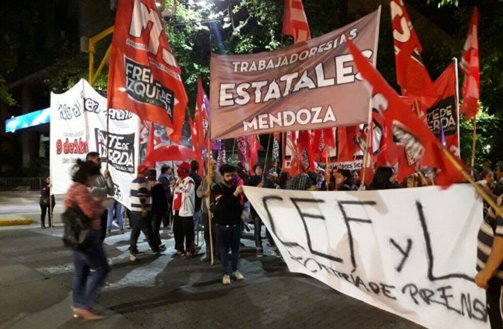 La CTA y el FIT cortaron Colón y San Martín, luego se movilizaron a la Legislatura