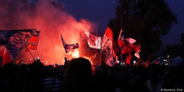 En medio de las protestas en Chile, los protestantes atacan la Embajada Argentina