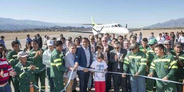 La gobernadora Corpacci inauguró la pista de aterrizaje en Santa María (Foto: El Esquiú)
