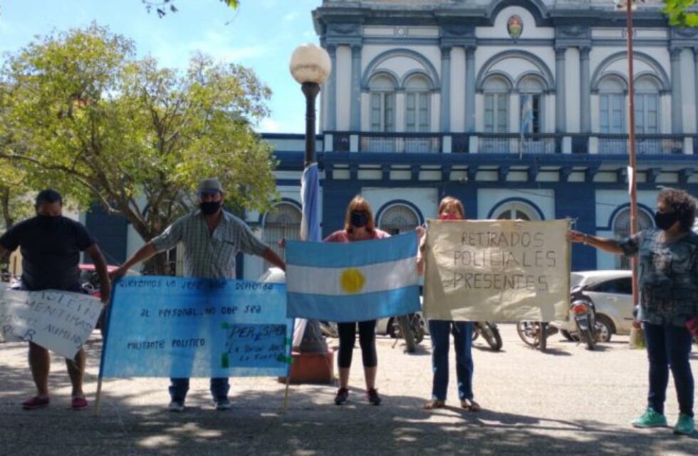 Policías retirados, piden la renuncia del Jefe de Policía de Entre Ríos