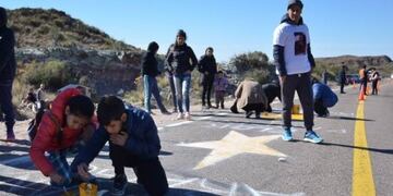 Pintaron estrellas amarillas en Cuesta de los Terneros, sobre ruta 144