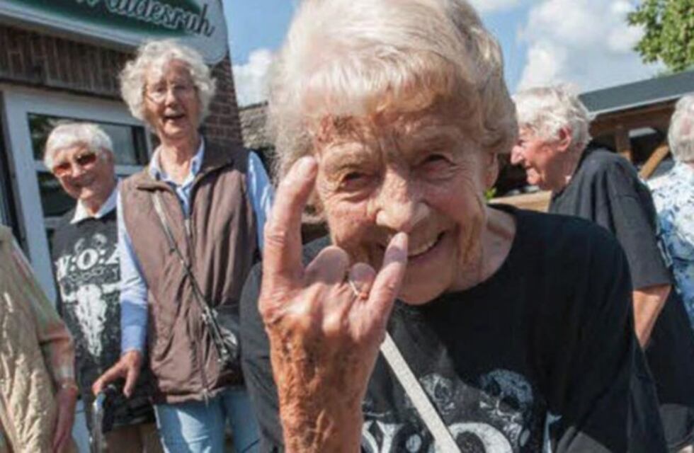 Dos ancianos se fugaron del geriátrico para ir a un festival de heavy metal