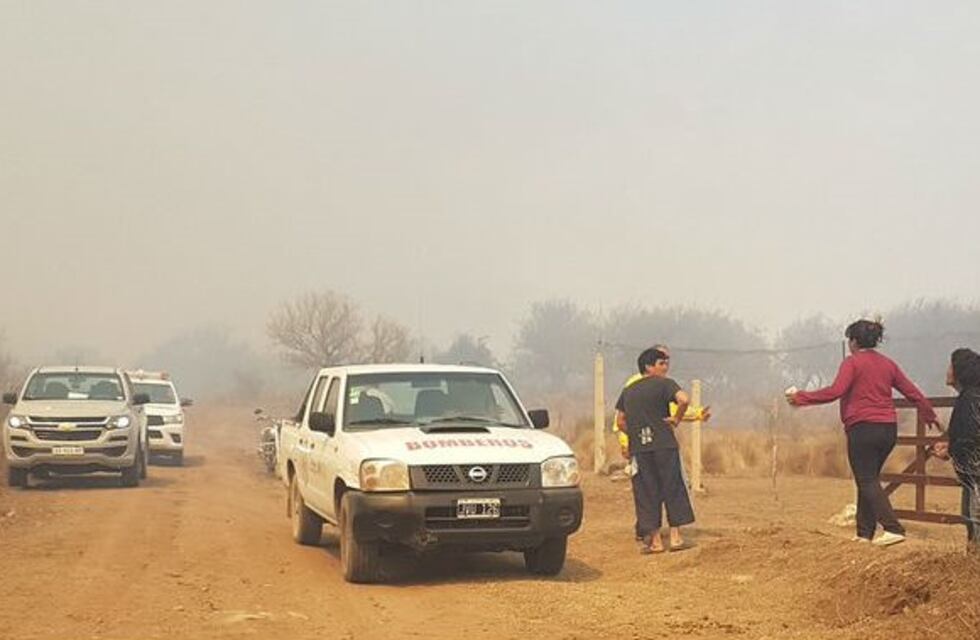 Fuego en las Sierras: 50 evacuados en un barrio de Cosquín