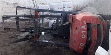 Operario de una distribuidora murió aplastado por un autoelevador