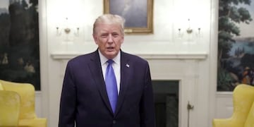 U\u002ES\u002E President Donald Trump makes an announcement after he and First Lady Melania Trump tested positive for the coronavirus disease (COVID-19), in Washington, U\u002ES\u002E, October 2, 2020, in this still image taken a video posted on Trump's twitter page\u002E DONALD TRUMP via TWITTER via REUTERS MANDATORY CREDIT\u002E NO RESALES\u002E NO ARCHIVES\u002E THIS IMAGE HAS BEEN SUPPLIED BY A THIRD PARTY\u002E