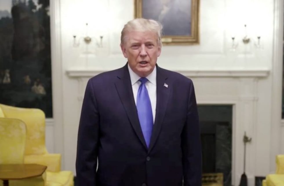 Trump evoluciona "muy bien" según la versión oficial, aunque fuentes de la Casa Blanca lo desmienten