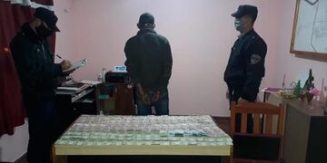 En poder de los detenidos fueron encontradas tanto la computadora como el dinero\u002E