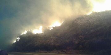 Nuevo incendio en las Altas Cumbres\u002E (Foto: Juan Manuel Negretti)
