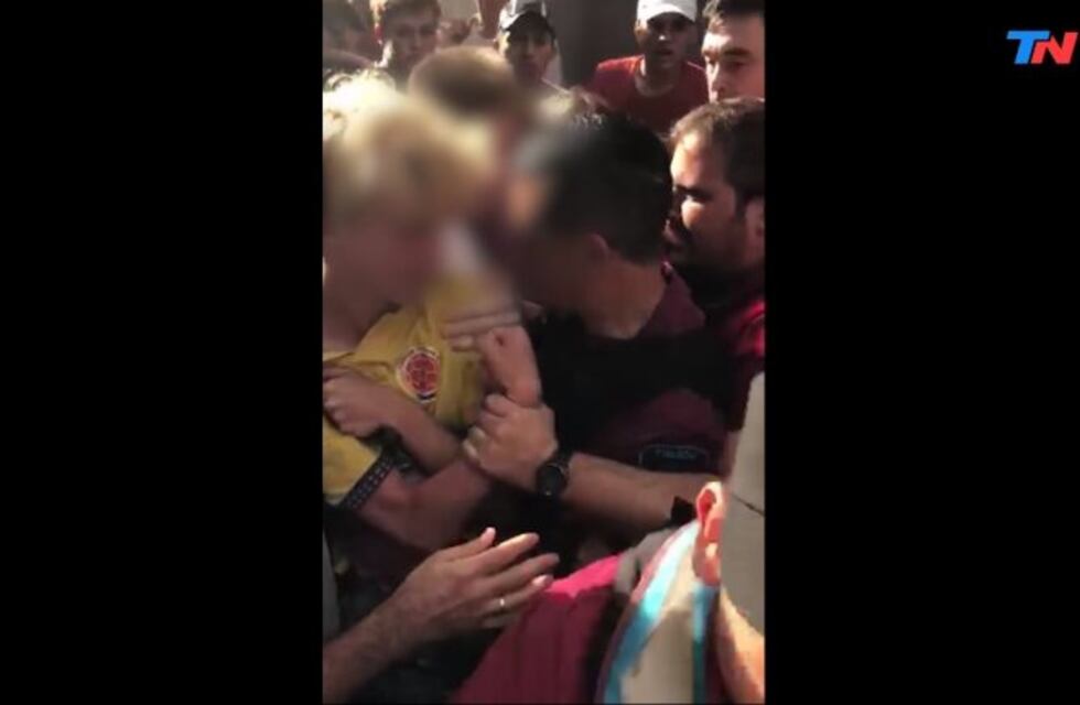 Escándalo por un alumno con marihuana en la puerta del Carlos Pellegrini