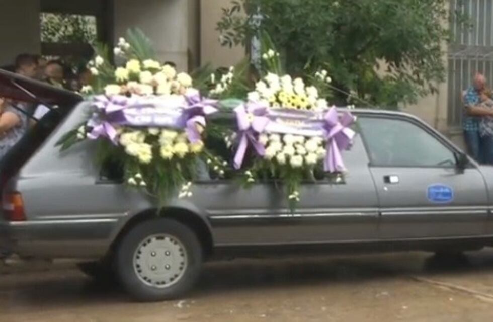 Dolor y angustia en el concurrido sepelio de Agustina en Esperanza