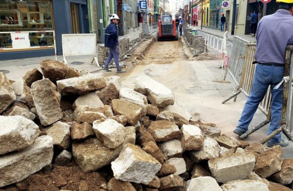 Colocaron adoquines en Güemes... y ahora los volvieron a sacar